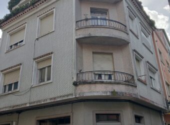 EDIFICIO CENTRICO EN POBRA DO CARAMIÑAL