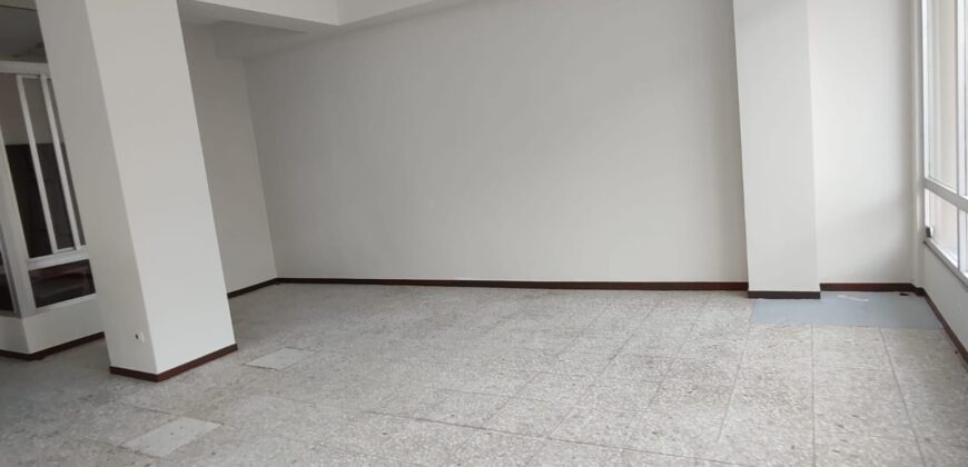 LOCAL COMERCIAL ACONDICIONADO EN POBRA DO CARAMIÑAL