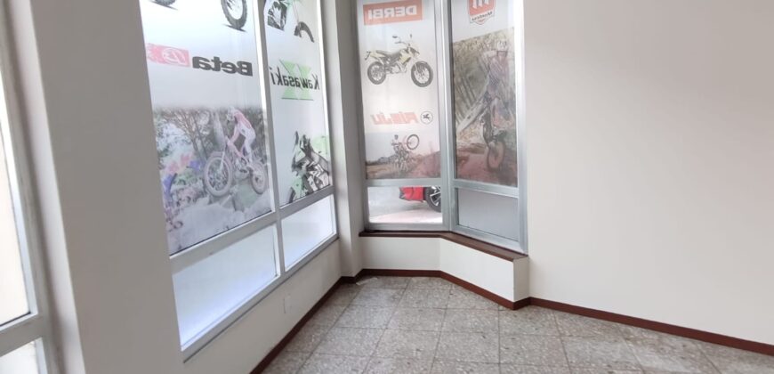 LOCAL COMERCIAL ACONDICIONADO EN POBRA DO CARAMIÑAL