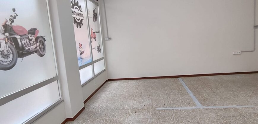 LOCAL COMERCIAL ACONDICIONADO EN POBRA DO CARAMIÑAL
