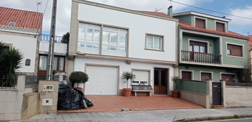 CHALET PAREADO EN POBRA DO CARAMIÑAL