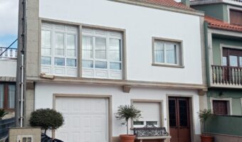 CHALET PAREADO EN POBRA DO CARAMIÑAL