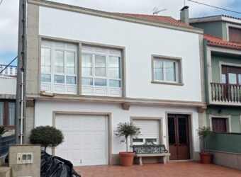 CHALET PAREADO EN POBRA DO CARAMIÑAL