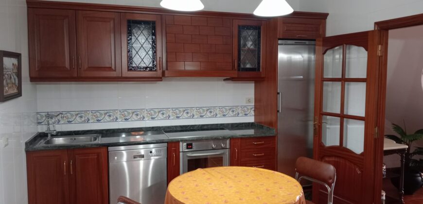 CHALET PAREADO EN POBRA DO CARAMIÑAL