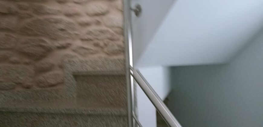 CASA DE PIEDRA RECIEN RESTAURADA EN POBRA DO CARAMIÑAL