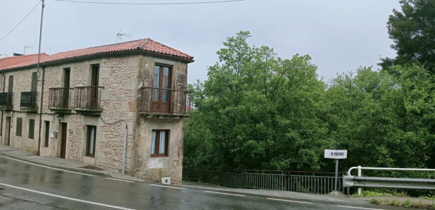 CASA DE PIEDRA RECIEN RESTAURADA EN POBRA DO CARAMIÑAL