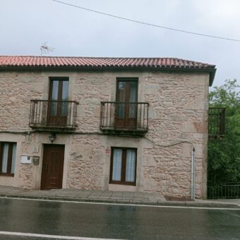 CASA DE PIEDRA RECIEN RESTAURADA EN POBRA DO CARAMIÑAL