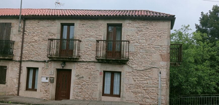CASA DE PIEDRA RECIEN RESTAURADA EN POBRA DO CARAMIÑAL