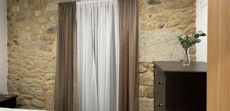 CASA DE PIEDRA RECIEN RESTAURADA EN POBRA DO CARAMIÑAL