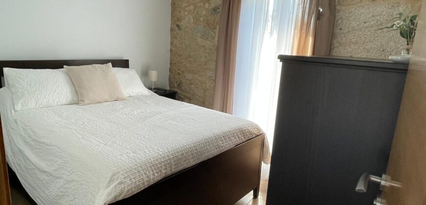 CASA DE PIEDRA RECIEN RESTAURADA EN POBRA DO CARAMIÑAL