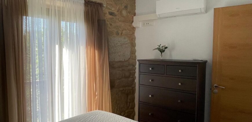 CASA DE PIEDRA RECIEN RESTAURADA EN POBRA DO CARAMIÑAL