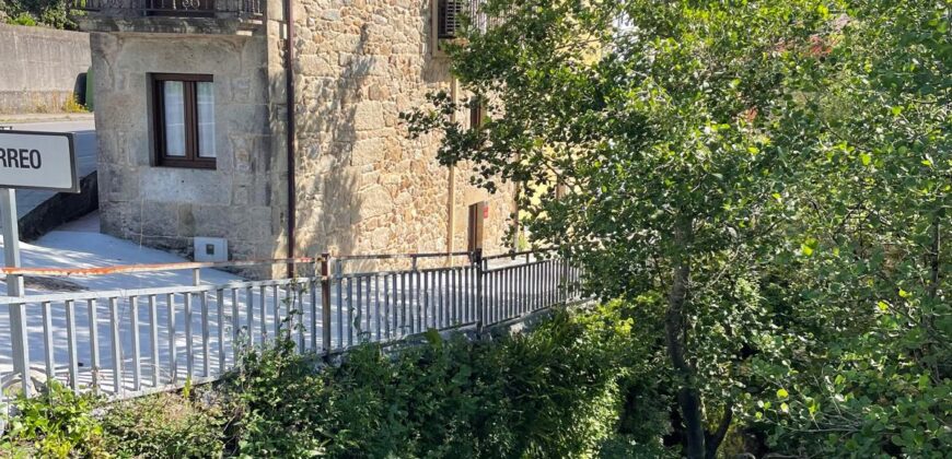 CASA DE PIEDRA RECIEN RESTAURADA EN POBRA DO CARAMIÑAL