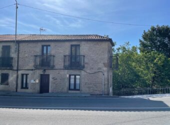 CASA DE PIEDRA RECIEN RESTAURADA EN POBRA DO CARAMIÑAL