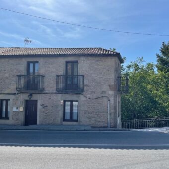 CASA DE PIEDRA RECIEN RESTAURADA EN POBRA DO CARAMIÑAL