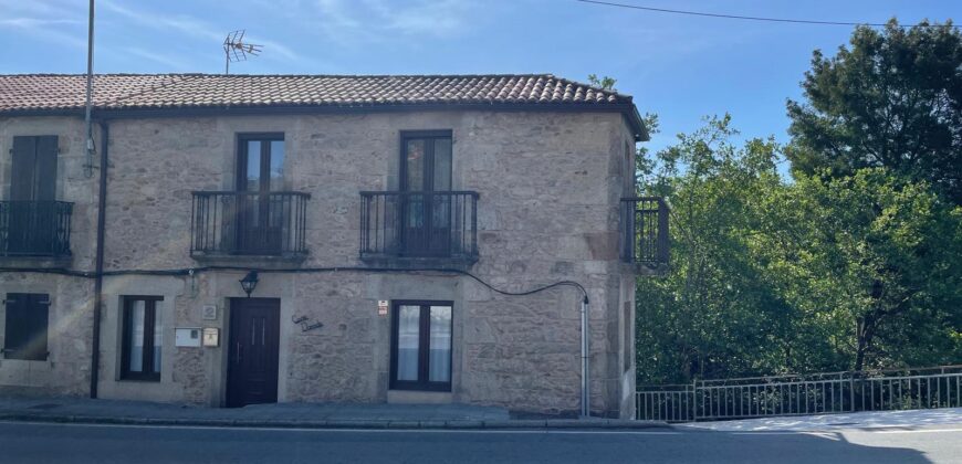 CASA DE PIEDRA RECIEN RESTAURADA EN POBRA DO CARAMIÑAL