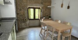 CASA DE PIEDRA RECIEN RESTAURADA EN POBRA DO CARAMIÑAL