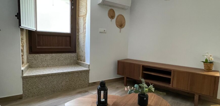 CASA DE PIEDRA RECIEN RESTAURADA EN POBRA DO CARAMIÑAL