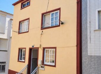 CHALET ADOSADO EN RIBEIRA