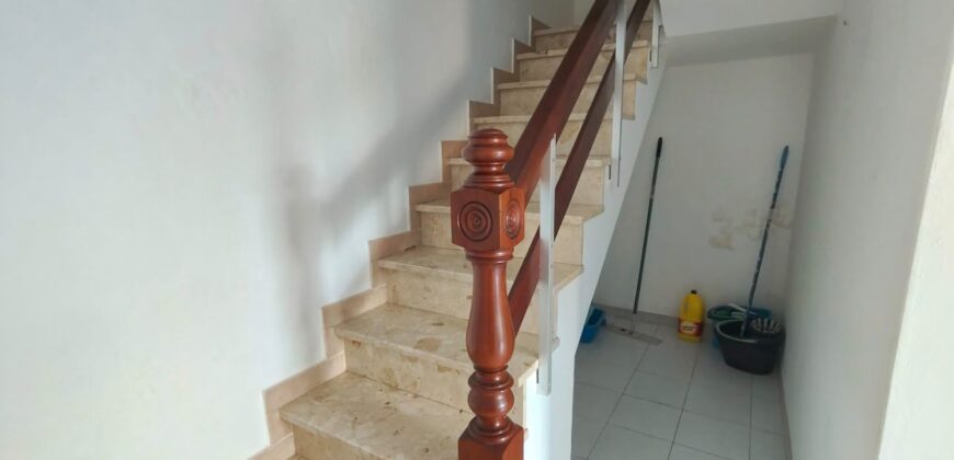 CHALET ADOSADO EN RIBEIRA